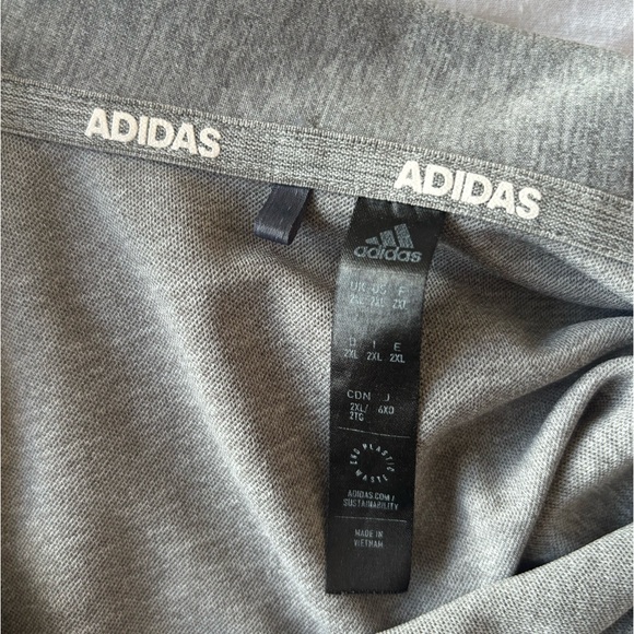 Men’s adidas polo. Size 2XL - Picture 2 of 2